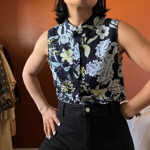 Karl Lagerfeld paris small blue floral sleeveless button down shirt pearls